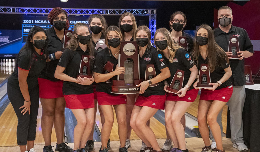 Red Wolves pose with the runner-up trophy