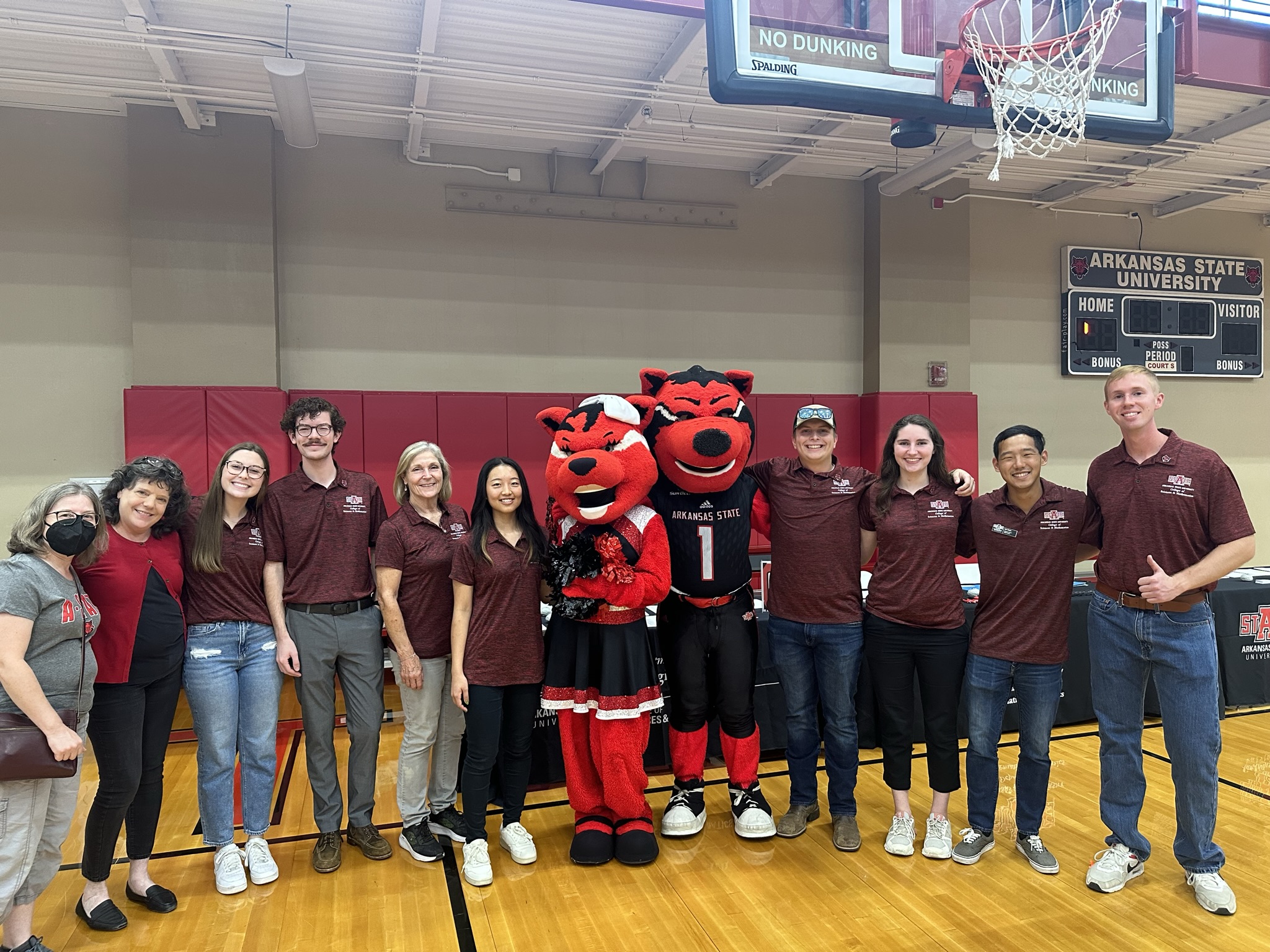 CoSM Faculty Staff & SMART Center Ambassadors with Howl & Scarlett at Pack Preview